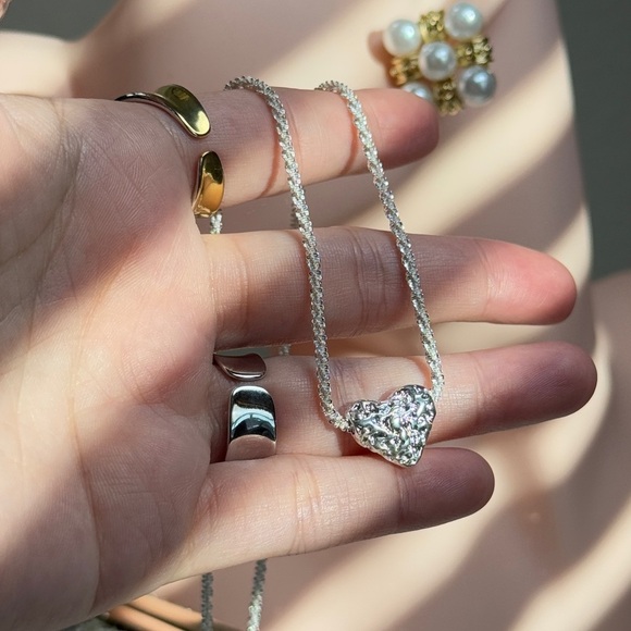 🤍 Elegant S925 Silver Heart Pendant Necklace 🤍 - Picture 4 of 10